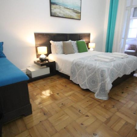 Ocean M1 R4 - Large Double Room With Shared Bathroom In City Center Lisbona Esterno foto