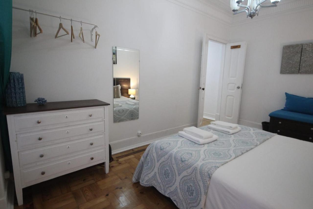 Ocean M1 R4 - Large Double Room With Shared Bathroom In City Center Lisbona Esterno foto