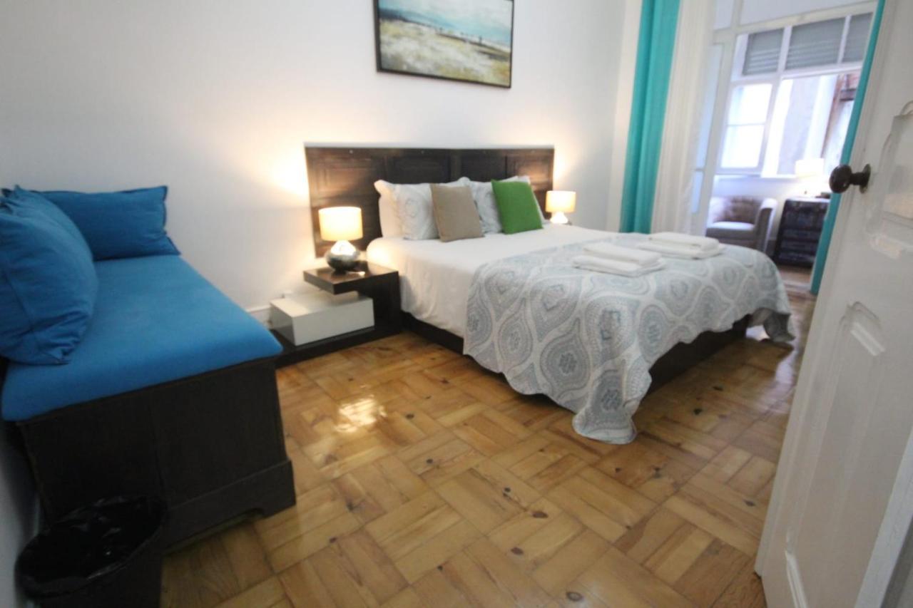 Ocean M1 R4 - Large Double Room With Shared Bathroom In City Center Lisbona Esterno foto